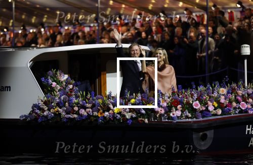 Amsterdam 5 mei 2026
5 mei Concert op de Amstel voor bevrijdingsdag . Koning Willem Alexander en Koningin Maxima zijn aanwezig .
Tineke Schouten en Splinter Chabot presenteren het . De artiesten die opterden zijn Roxeanne Hazes Acda en de Munnik Miss Envy Peru Edsilia Rombley Rolf Sanches en Fleur Raateland . Jamai Looman is dirigent .