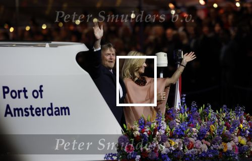 Amsterdam 5 mei 2026
5 mei Concert op de Amstel voor bevrijdingsdag . Koning Willem Alexander en Koningin Maxima zijn aanwezig .
Tineke Schouten en Splinter Chabot presenteren het . De artiesten die opterden zijn Roxeanne Hazes Acda en de Munnik Miss Envy Peru Edsilia Rombley Rolf Sanches en Fleur Raateland . Jamai Looman is dirigent .