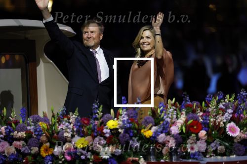 Amsterdam 5 mei 2026
5 mei Concert op de Amstel voor bevrijdingsdag . Koning Willem Alexander en Koningin Maxima zijn aanwezig .
Tineke Schouten en Splinter Chabot presenteren het . De artiesten die opterden zijn Roxeanne Hazes Acda en de Munnik Miss Envy Peru Edsilia Rombley Rolf Sanches en Fleur Raateland . Jamai Looman is dirigent .