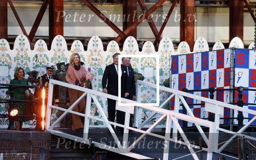 Amsterdam 5 mei 2026
5 mei Concert op de Amstel voor bevrijdingsdag . Koning Willem Alexander en Koningin Maxima zijn aanwezig .
Tineke Schouten en Splinter Chabot presenteren het . De artiesten die opterden zijn Roxeanne Hazes Acda en de Munnik Miss Envy Peru Edsilia Rombley Rolf Sanches en Fleur Raateland . Jamai Looman is dirigent .