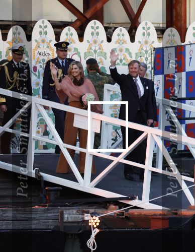 Amsterdam 5 mei 2026
5 mei Concert op de Amstel voor bevrijdingsdag . Koning Willem Alexander en Koningin Maxima zijn aanwezig .
Tineke Schouten en Splinter Chabot presenteren het . De artiesten die opterden zijn Roxeanne Hazes Acda en de Munnik Miss Envy Peru Edsilia Rombley Rolf Sanches en Fleur Raateland . Jamai Looman is dirigent .