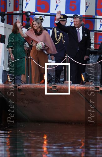 Amsterdam 5 mei 2026
5 mei Concert op de Amstel voor bevrijdingsdag . Koning Willem Alexander en Koningin Maxima zijn aanwezig .
Tineke Schouten en Splinter Chabot presenteren het . De artiesten die opterden zijn Roxeanne Hazes Acda en de Munnik Miss Envy Peru Edsilia Rombley Rolf Sanches en Fleur Raateland . Jamai Looman is dirigent .