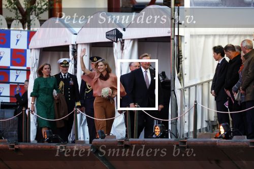 Amsterdam 5 mei 2026
5 mei Concert op de Amstel voor bevrijdingsdag . Koning Willem Alexander en Koningin Maxima zijn aanwezig .
Tineke Schouten en Splinter Chabot presenteren het . De artiesten die opterden zijn Roxeanne Hazes Acda en de Munnik Miss Envy Peru Edsilia Rombley Rolf Sanches en Fleur Raateland . Jamai Looman is dirigent .