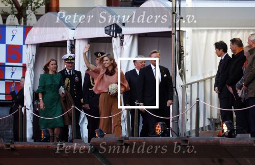 Amsterdam 5 mei 2026
5 mei Concert op de Amstel voor bevrijdingsdag . Koning Willem Alexander en Koningin Maxima zijn aanwezig .
Tineke Schouten en Splinter Chabot presenteren het . De artiesten die opterden zijn Roxeanne Hazes Acda en de Munnik Miss Envy Peru Edsilia Rombley Rolf Sanches en Fleur Raateland . Jamai Looman is dirigent .