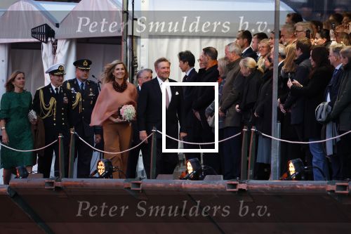 Amsterdam 5 mei 2026
5 mei Concert op de Amstel voor bevrijdingsdag . Koning Willem Alexander en Koningin Maxima zijn aanwezig .
Tineke Schouten en Splinter Chabot presenteren het . De artiesten die opterden zijn Roxeanne Hazes Acda en de Munnik Miss Envy Peru Edsilia Rombley Rolf Sanches en Fleur Raateland . Jamai Looman is dirigent .