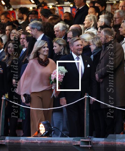 Amsterdam 5 mei 2026
5 mei Concert op de Amstel voor bevrijdingsdag . Koning Willem Alexander en Koningin Maxima zijn aanwezig .
Tineke Schouten en Splinter Chabot presenteren het . De artiesten die opterden zijn Roxeanne Hazes Acda en de Munnik Miss Envy Peru Edsilia Rombley Rolf Sanches en Fleur Raateland . Jamai Looman is dirigent .