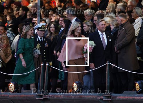 Amsterdam 5 mei 2026
5 mei Concert op de Amstel voor bevrijdingsdag . Koning Willem Alexander en Koningin Maxima zijn aanwezig .
Tineke Schouten en Splinter Chabot presenteren het . De artiesten die opterden zijn Roxeanne Hazes Acda en de Munnik Miss Envy Peru Edsilia Rombley Rolf Sanches en Fleur Raateland . Jamai Looman is dirigent .