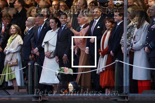 Amsterdam 5 mei 2026
5 mei Concert op de Amstel voor bevrijdingsdag . Koning Willem Alexander en Koningin Maxima zijn aanwezig .
Tineke Schouten en Splinter Chabot presenteren het . De artiesten die opterden zijn Roxeanne Hazes Acda en de Munnik Miss Envy Peru Edsilia Rombley Rolf Sanches en Fleur Raateland . Jamai Looman is dirigent .