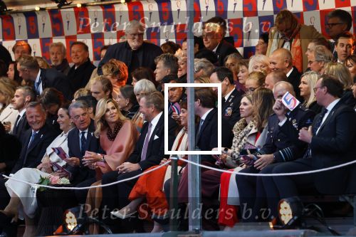 Amsterdam 5 mei 2026
5 mei Concert op de Amstel voor bevrijdingsdag . Koning Willem Alexander en Koningin Maxima zijn aanwezig .
Tineke Schouten en Splinter Chabot presenteren het . De artiesten die opterden zijn Roxeanne Hazes Acda en de Munnik Miss Envy Peru Edsilia Rombley Rolf Sanches en Fleur Raateland . Jamai Looman is dirigent .