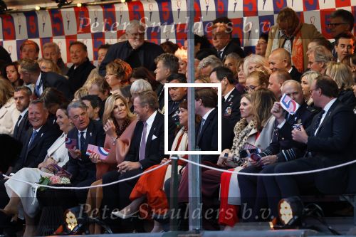Amsterdam 5 mei 2026
5 mei Concert op de Amstel voor bevrijdingsdag . Koning Willem Alexander en Koningin Maxima zijn aanwezig .
Tineke Schouten en Splinter Chabot presenteren het . De artiesten die opterden zijn Roxeanne Hazes Acda en de Munnik Miss Envy Peru Edsilia Rombley Rolf Sanches en Fleur Raateland . Jamai Looman is dirigent .