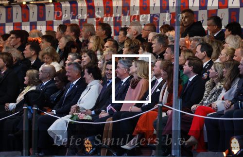 Amsterdam 5 mei 2026
5 mei Concert op de Amstel voor bevrijdingsdag . Koning Willem Alexander en Koningin Maxima zijn aanwezig .
Tineke Schouten en Splinter Chabot presenteren het . De artiesten die opterden zijn Roxeanne Hazes Acda en de Munnik Miss Envy Peru Edsilia Rombley Rolf Sanches en Fleur Raateland . Jamai Looman is dirigent .