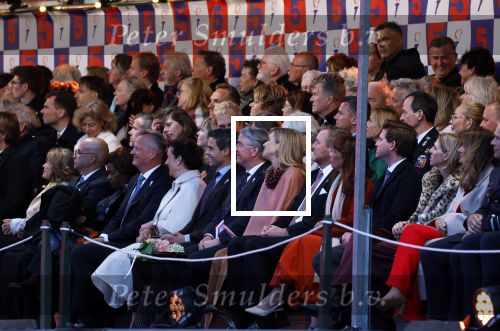 Amsterdam 5 mei 2026
5 mei Concert op de Amstel voor bevrijdingsdag . Koning Willem Alexander en Koningin Maxima zijn aanwezig .
Tineke Schouten en Splinter Chabot presenteren het . De artiesten die opterden zijn Roxeanne Hazes Acda en de Munnik Miss Envy Peru Edsilia Rombley Rolf Sanches en Fleur Raateland . Jamai Looman is dirigent .