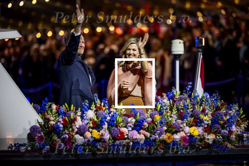 Amsterdam 5 mei 2026
5 mei Concert op de Amstel voor bevrijdingsdag . Koning Willem Alexander en Koningin Maxima zijn aanwezig .
Tineke Schouten en Splinter Chabot presenteren het . De artiesten die opterden zijn Roxeanne Hazes Acda en de Munnik Miss Envy Peru Edsilia Rombley Rolf Sanches en Fleur Raateland . Jamai Looman is dirigent .