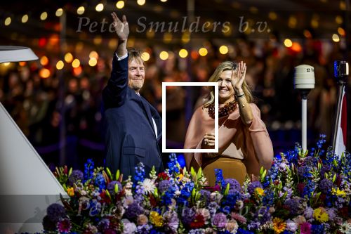 Amsterdam 5 mei 2026
5 mei Concert op de Amstel voor bevrijdingsdag . Koning Willem Alexander en Koningin Maxima zijn aanwezig .
Tineke Schouten en Splinter Chabot presenteren het . De artiesten die opterden zijn Roxeanne Hazes Acda en de Munnik Miss Envy Peru Edsilia Rombley Rolf Sanches en Fleur Raateland . Jamai Looman is dirigent .