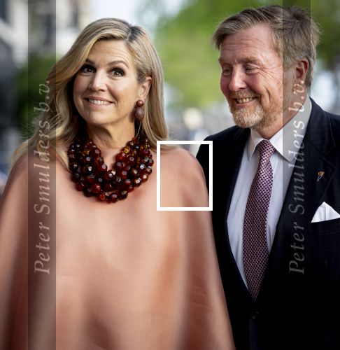 Amsterdam 5 mei 2026
5 mei Concert op de Amstel voor bevrijdingsdag . Koning Willem Alexander en Koningin Maxima zijn aanwezig .
Tineke Schouten en Splinter Chabot presenteren het . De artiesten die opterden zijn Roxeanne Hazes Acda en de Munnik Miss Envy Peru Edsilia Rombley Rolf Sanches en Fleur Raateland . Jamai Looman is dirigent .