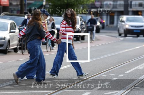 Amsterdam 7 mei 2026
Maria Tailor en haar dochter tijdens shoot op straat in Amsterdam zuid.