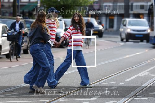 Amsterdam 7 mei 2026
Maria Tailor en haar dochter tijdens shoot op straat in Amsterdam zuid.