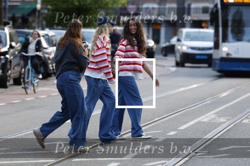 Amsterdam 7 mei 2026
Maria Tailor en haar dochter tijdens shoot op straat in Amsterdam zuid.