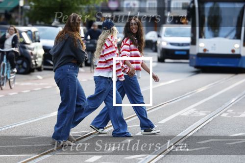Amsterdam 7 mei 2026
Maria Tailor en haar dochter tijdens shoot op straat in Amsterdam zuid.