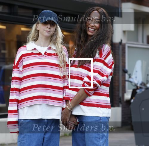 Amsterdam 7 mei 2026
Maria Tailor en haar dochter tijdens shoot op straat in Amsterdam zuid.