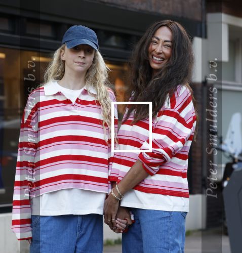 Amsterdam 7 mei 2026
Maria Tailor en haar dochter tijdens shoot op straat in Amsterdam zuid.