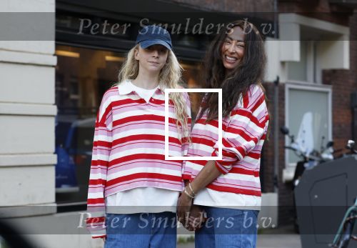 Amsterdam 7 mei 2026
Maria Tailor en haar dochter tijdens shoot op straat in Amsterdam zuid.