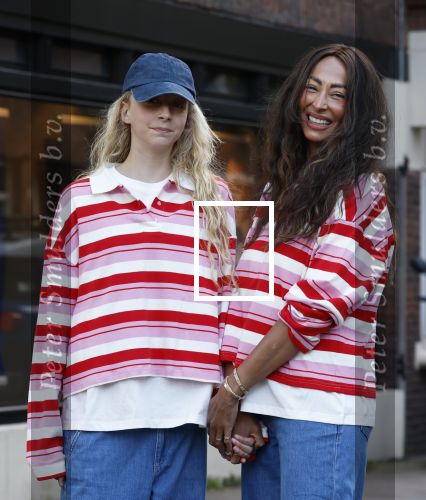 Amsterdam 7 mei 2026
Maria Tailor en haar dochter tijdens shoot op straat in Amsterdam zuid.