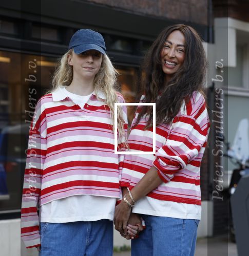 Amsterdam 7 mei 2026
Maria Tailor en haar dochter tijdens shoot op straat in Amsterdam zuid.