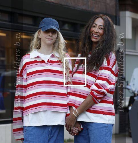 Amsterdam 7 mei 2026
Maria Tailor en haar dochter tijdens shoot op straat in Amsterdam zuid.