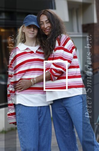 Amsterdam 7 mei 2026
Maria Tailor en haar dochter tijdens shoot op straat in Amsterdam zuid.