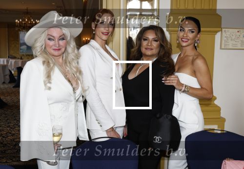 Amsterdam 11 mei 2026
Presenatie nieuwe how about you veiligheids app in het Amstel Hotel . Geeta Girdhari is de initiatiefnemer van de app. Marjan Strijbosch Petrouschka Dahmen  Estelle Hanneman  en Claudia Brugman