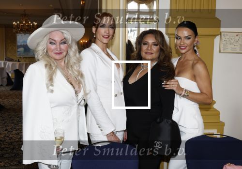 Amsterdam 11 mei 2026
Presenatie nieuwe how about you veiligheids app in het Amstel Hotel . Geeta Girdhari is de initiatiefnemer van de app. Marjan Strijbosch Petrouschka Dahmen  Estelle Hanneman  en Claudia Brugman