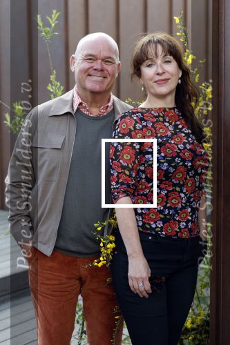 Hoenderloo 7 mei 2026
Perspresentatie cast musical We zijn toch familie -. De cast bestaat uit : Paul de Leeuw, Annick Boer, Bart van Veldhoven, Martijn Kardol en RenÃ©e de Gruijl