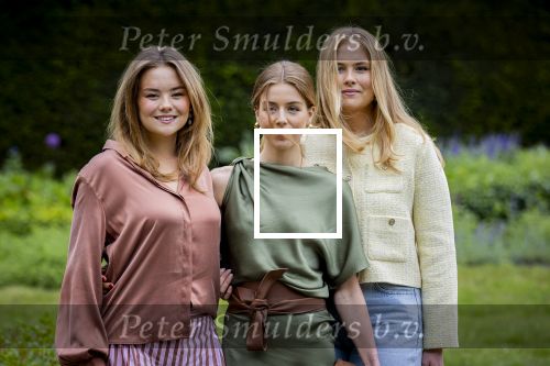 Den Haag 21 mei 2026
Fotouurtje met de koninklijke familie in de Hollandse tuin van Park Clingendael . Aanwezig Koning Willem Alexander Koningin Maxima Prinses Amalia Prinses Alexia en Prinses Ariane .