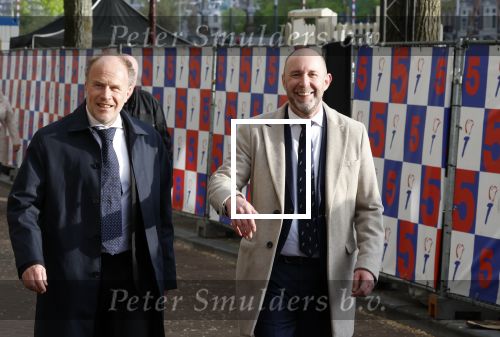Amsterdam 5 mei 2026
5 mei Concert op de Amstel voor bevrijdingsdag . Koning Willem Alexander en Koningin Maxima zijn aanwezig . Ramon Mesman met een kennis