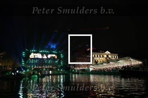Amsterdam 5 mei 2026
5 mei Concert op de Amstel voor bevrijdingsdag . Koning Willem Alexander en Koningin Maxima zijn aanwezig .
Tineke Schouten en Splinter Chabot presenteren het . De artiesten die opterden zijn Roxeanne Hazes Acda en de Munnik Miss Envy Peru Edsilia Rombley Rolf Sanches en Fleur Raateland . Jamai Looman is dirigent .