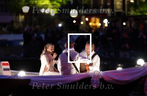 Amsterdam 5 mei 2026
5 mei Concert op de Amstel voor bevrijdingsdag . Koning Willem Alexander en Koningin Maxima zijn aanwezig .
Tineke Schouten en Splinter Chabot presenteren het . De artiesten die opterden zijn Roxeanne Hazes Acda en de Munnik Miss Envy Peru Edsilia Rombley Rolf Sanches en Fleur Raateland . Jamai Looman is dirigent .