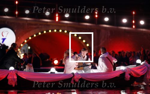 Amsterdam 5 mei 2026
5 mei Concert op de Amstel voor bevrijdingsdag . Koning Willem Alexander en Koningin Maxima zijn aanwezig .
Tineke Schouten en Splinter Chabot presenteren het . De artiesten die opterden zijn Roxeanne Hazes Acda en de Munnik Miss Envy Peru Edsilia Rombley Rolf Sanches en Fleur Raateland . Jamai Looman is dirigent .
