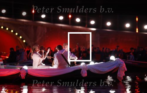 Amsterdam 5 mei 2026
5 mei Concert op de Amstel voor bevrijdingsdag . Koning Willem Alexander en Koningin Maxima zijn aanwezig .
Tineke Schouten en Splinter Chabot presenteren het . De artiesten die opterden zijn Roxeanne Hazes Acda en de Munnik Miss Envy Peru Edsilia Rombley Rolf Sanches en Fleur Raateland . Jamai Looman is dirigent .