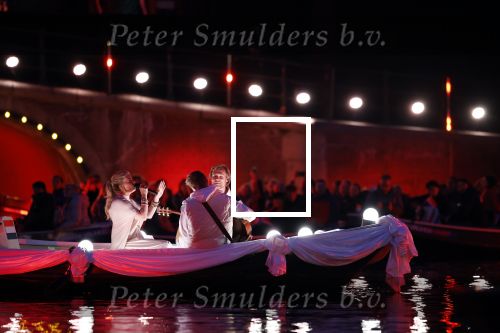 Amsterdam 5 mei 2026
5 mei Concert op de Amstel voor bevrijdingsdag . Koning Willem Alexander en Koningin Maxima zijn aanwezig .
Tineke Schouten en Splinter Chabot presenteren het . De artiesten die opterden zijn Roxeanne Hazes Acda en de Munnik Miss Envy Peru Edsilia Rombley Rolf Sanches en Fleur Raateland . Jamai Looman is dirigent .