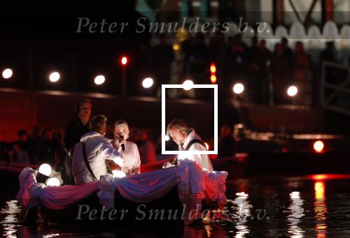 Amsterdam 5 mei 2026
5 mei Concert op de Amstel voor bevrijdingsdag . Koning Willem Alexander en Koningin Maxima zijn aanwezig .
Tineke Schouten en Splinter Chabot presenteren het . De artiesten die opterden zijn Roxeanne Hazes Acda en de Munnik Miss Envy Peru Edsilia Rombley Rolf Sanches en Fleur Raateland . Jamai Looman is dirigent .