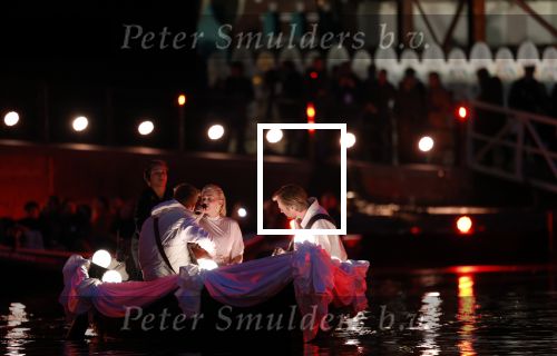 Amsterdam 5 mei 2026
5 mei Concert op de Amstel voor bevrijdingsdag . Koning Willem Alexander en Koningin Maxima zijn aanwezig .
Tineke Schouten en Splinter Chabot presenteren het . De artiesten die opterden zijn Roxeanne Hazes Acda en de Munnik Miss Envy Peru Edsilia Rombley Rolf Sanches en Fleur Raateland . Jamai Looman is dirigent .
