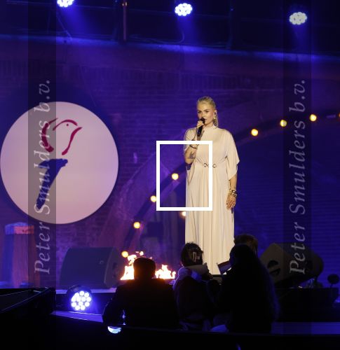Amsterdam 5 mei 2026
5 mei Concert op de Amstel voor bevrijdingsdag . Koning Willem Alexander en Koningin Maxima zijn aanwezig .
Tineke Schouten en Splinter Chabot presenteren het . De artiesten die opterden zijn Roxeanne Hazes Acda en de Munnik Miss Envy Peru Edsilia Rombley Rolf Sanches en Fleur Raateland . Jamai Looman is dirigent .