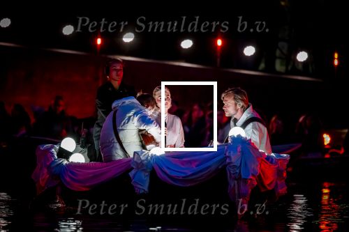 Amsterdam 5 mei 2026
5 mei Concert op de Amstel voor bevrijdingsdag . Koning Willem Alexander en Koningin Maxima zijn aanwezig .
Tineke Schouten en Splinter Chabot presenteren het . De artiesten die opterden zijn Roxeanne Hazes Acda en de Munnik Miss Envy Peru Edsilia Rombley Rolf Sanches en Fleur Raateland .