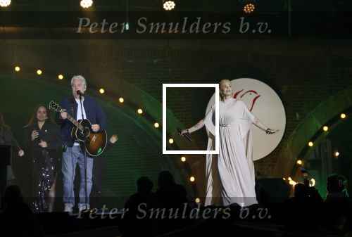 Amsterdam 5 mei 2026
5 mei Concert op de Amstel voor bevrijdingsdag . Koning Willem Alexander en Koningin Maxima zijn aanwezig .
Tineke Schouten en Splinter Chabot presenteren het . De artiesten die opterden zijn Roxeanne Hazes Acda en de Munnik Miss Envy Peru Edsilia Rombley Rolf Sanches en Fleur Raateland . Jamai Looman is dirigent .