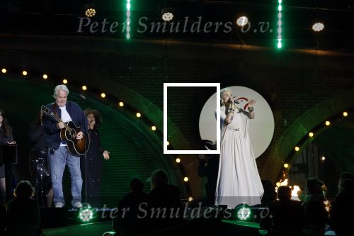 Amsterdam 5 mei 2026
5 mei Concert op de Amstel voor bevrijdingsdag . Koning Willem Alexander en Koningin Maxima zijn aanwezig .
Tineke Schouten en Splinter Chabot presenteren het . De artiesten die opterden zijn Roxeanne Hazes Acda en de Munnik Miss Envy Peru Edsilia Rombley Rolf Sanches en Fleur Raateland . Jamai Looman is dirigent .