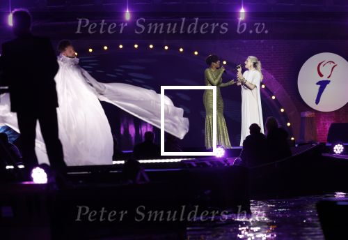 Amsterdam 5 mei 2026
5 mei Concert op de Amstel voor bevrijdingsdag . Koning Willem Alexander en Koningin Maxima zijn aanwezig .
Tineke Schouten en Splinter Chabot presenteren het . De artiesten die opterden zijn Roxeanne Hazes Acda en de Munnik Miss Envy Peru Edsilia Rombley Rolf Sanches en Fleur Raateland . Jamai Looman is dirigent .