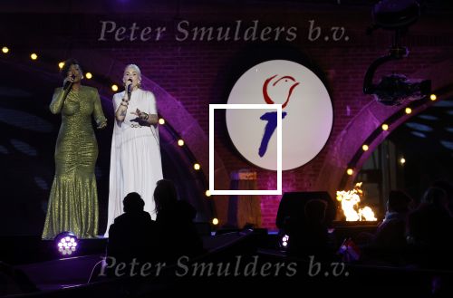 Amsterdam 5 mei 2026
5 mei Concert op de Amstel voor bevrijdingsdag . Koning Willem Alexander en Koningin Maxima zijn aanwezig .
Tineke Schouten en Splinter Chabot presenteren het . De artiesten die opterden zijn Roxeanne Hazes Acda en de Munnik Miss Envy Peru Edsilia Rombley Rolf Sanches en Fleur Raateland . Jamai Looman is dirigent .