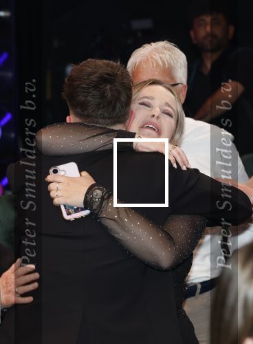Hilversum 8 mei 2026
Finale van the Voice of Holland met Chantal janzen en Edson da Graca . De coaches zijn Suzen & freek Willie Wartaal Dinand Woesthoff en Ilse de Lange . de Finalisten Ruben Hillen Nieloefaar Bahadori Sanne v Assouw en Thijs Veldhuis . De bekendmaking was in RTL Tonight met Humberto Tan als presentator. Ruben Hillen met zus