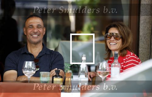 Amsterdam 2 mei 2026
Ruud Gullit en zijn vriendin Karin de Rooy op terras in Amsterdam zuid